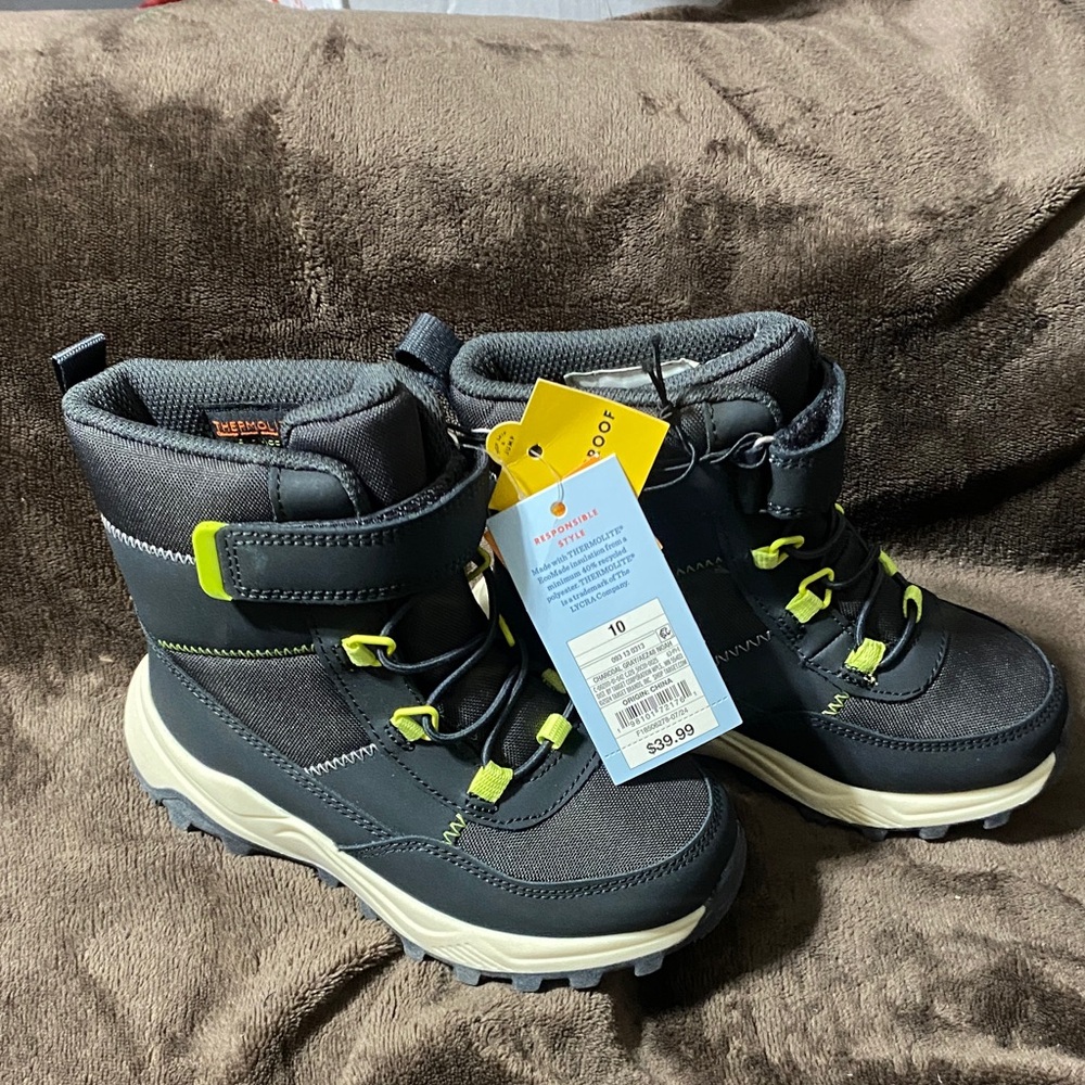 Cat & Jack Kids Boots in Black and Neon Green